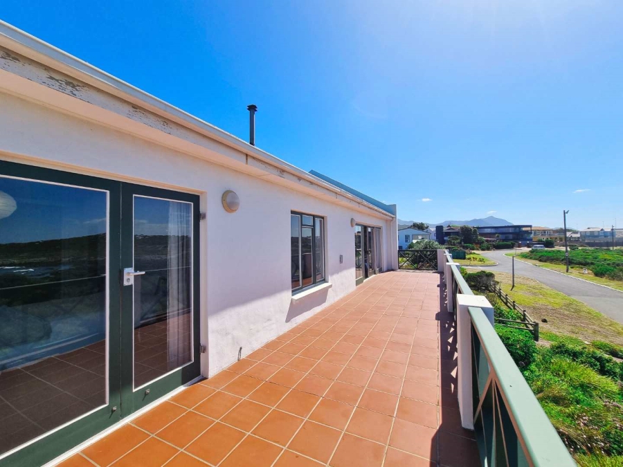 4 Bedroom Property for Sale in Sandbaai Western Cape